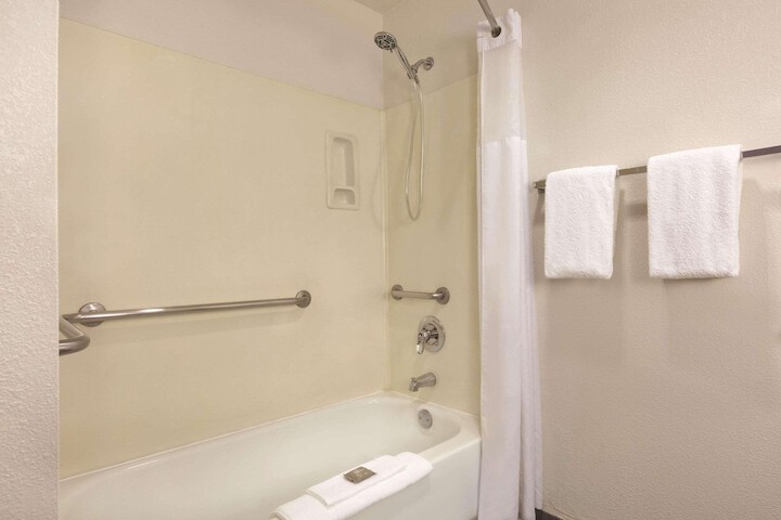 Country Inn & Suites by Radisson Fresno North, CA