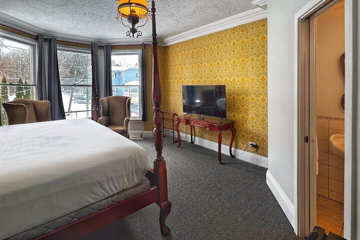 Room 49 of 104
