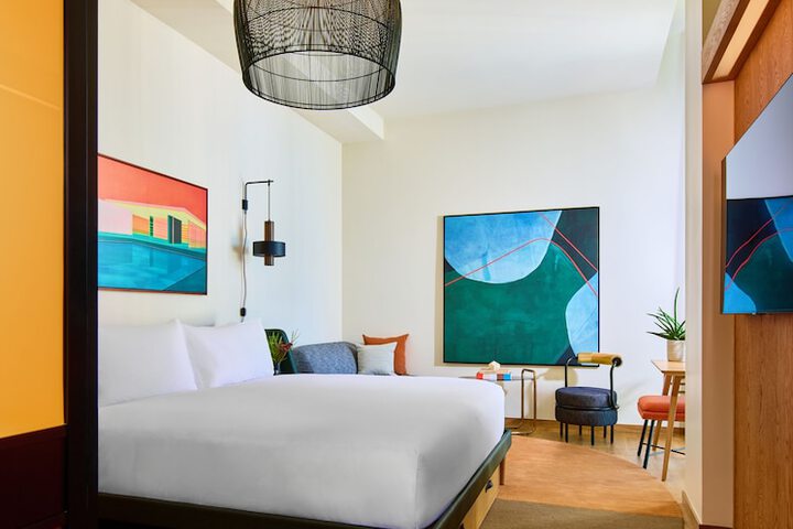 Room 25 of 40