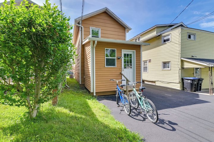 Walk to Parks & Dining: Cozy Canandaigua Home!