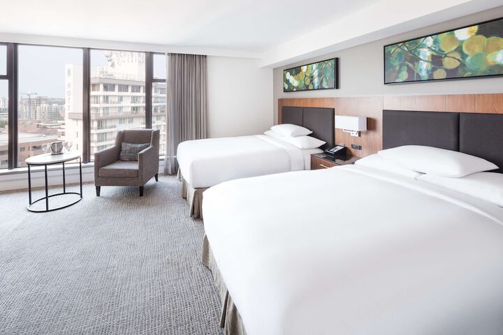 DoubleTree by Hilton Hotel & Suites Victoria