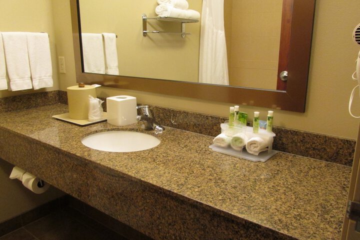 Room 10 of 32