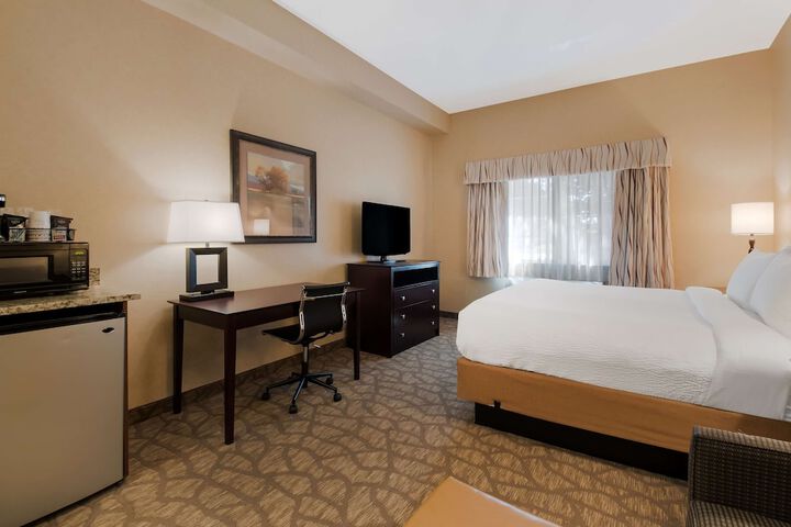 Room 33 of 47