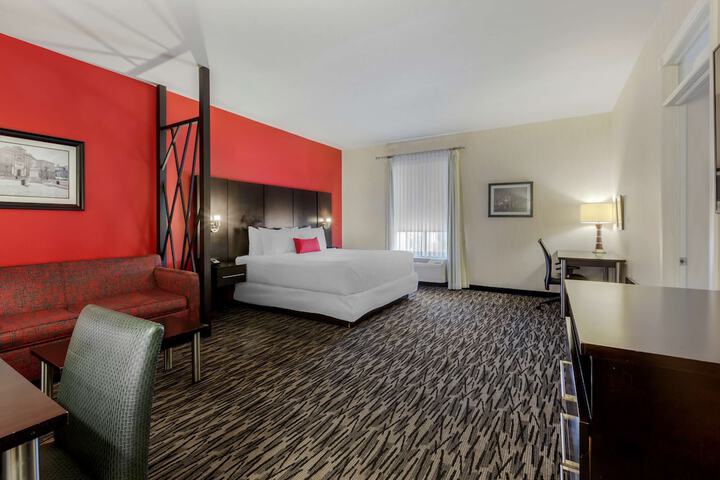 C Hotel by Carmens BW Premier Collection