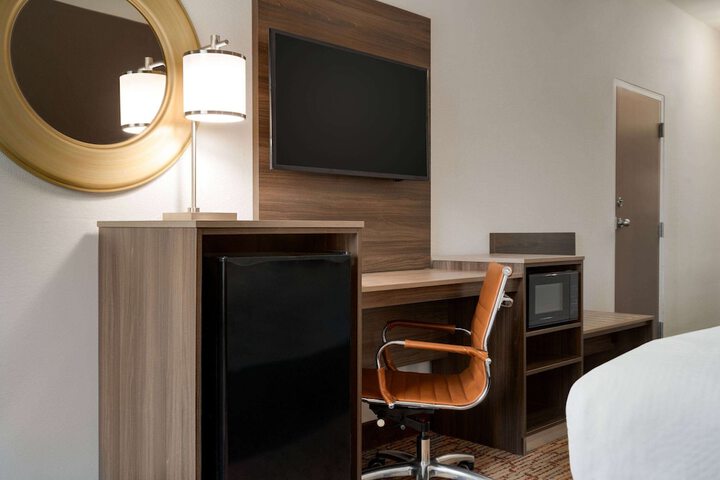 Room 33 of 39