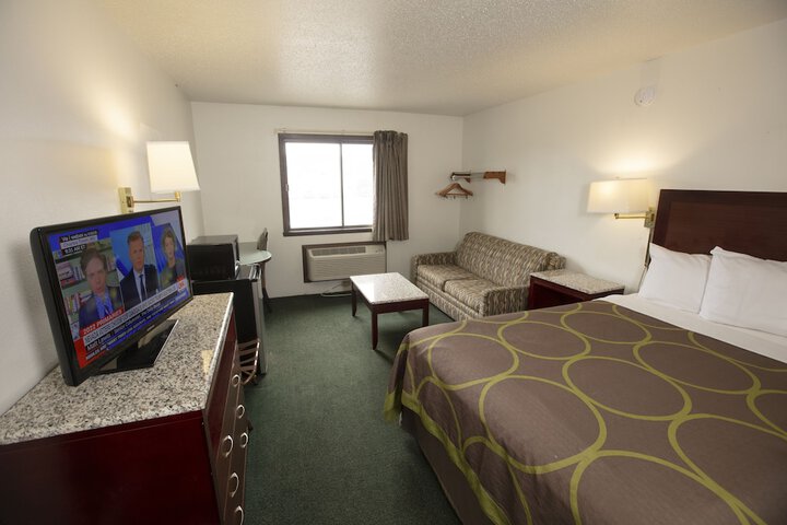 Room 5 of 10