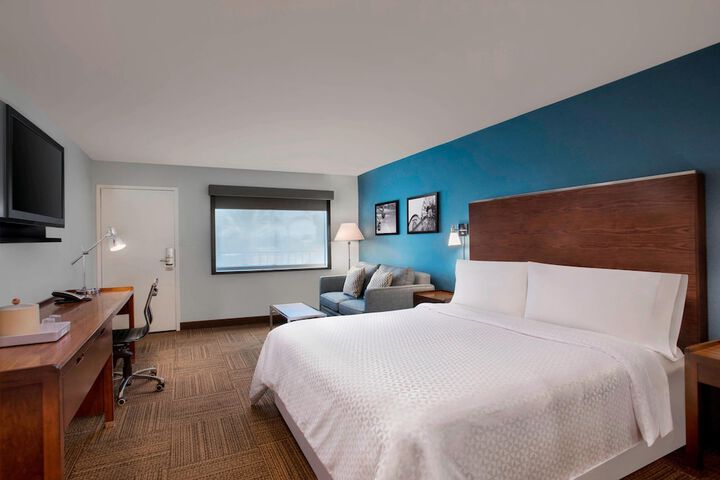 Room 32 of 47