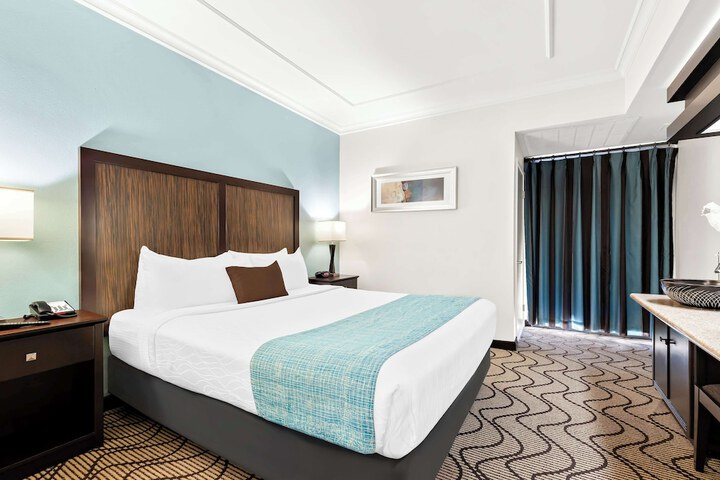 Room 21 of 35