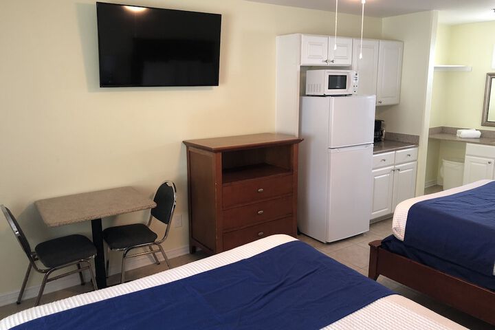 Beachgate CondoSuites and Oceanfront Resort