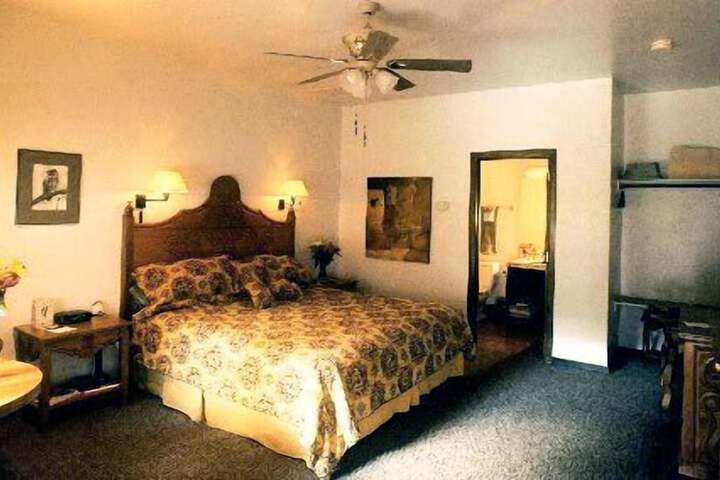 Room 17 of 38