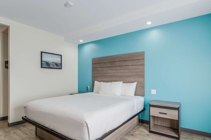 Room 25 of 37