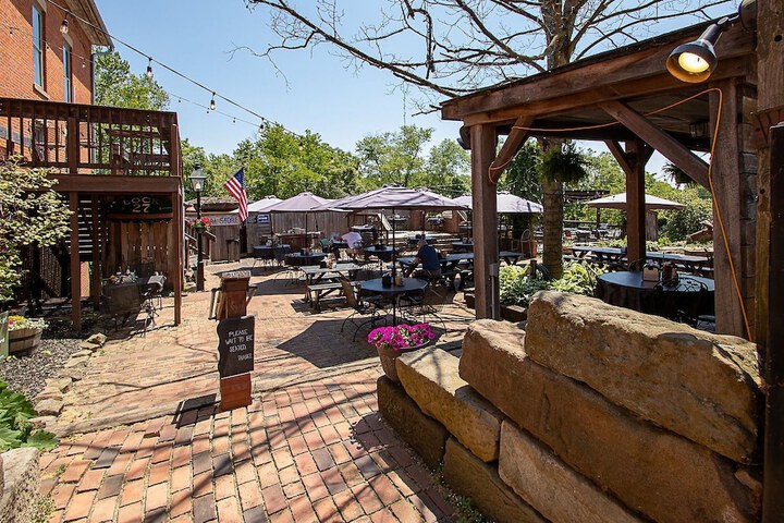 Country Squire Inn & Suites