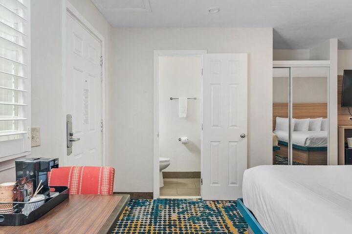 Room 31 of 64