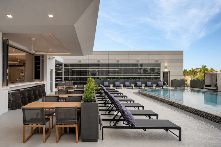 Hotel Exterior 59 of 60