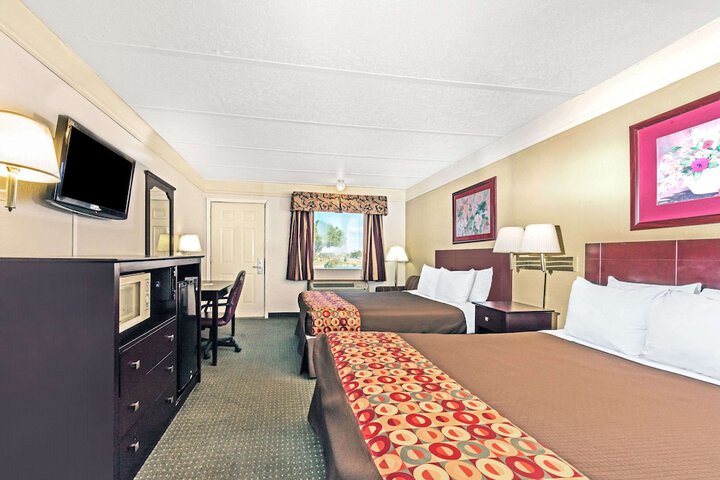 Room 12 of 32