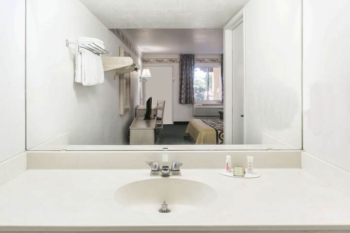 Room 12 of 15