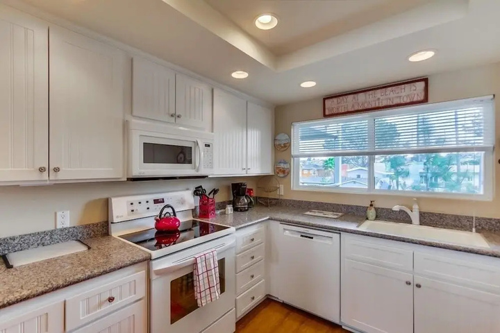 Work-Friendly Oceanfront Condo with Pool and Spa Access SURF25 by RedAwning