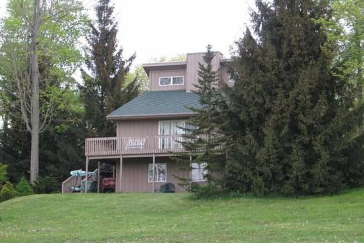 Spruce Hill Inn and Cottages