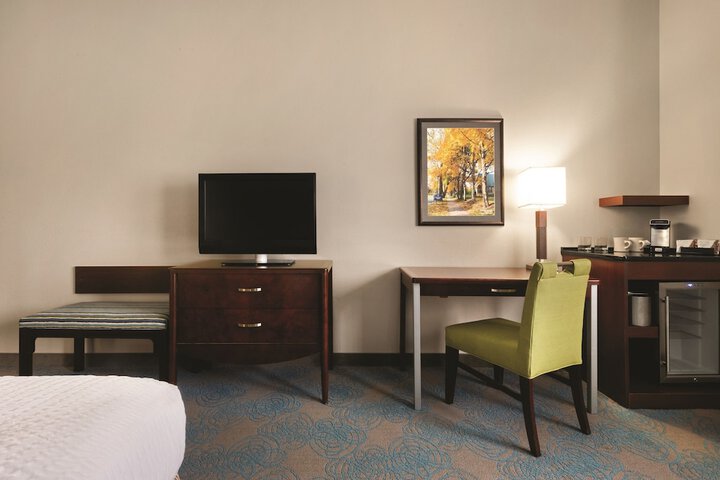 Room 17 of 38