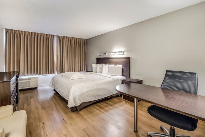 Room 18 of 33