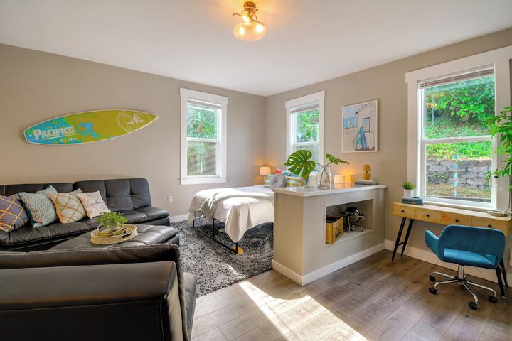 Gig Harbor House w / Private Beach + Views!
