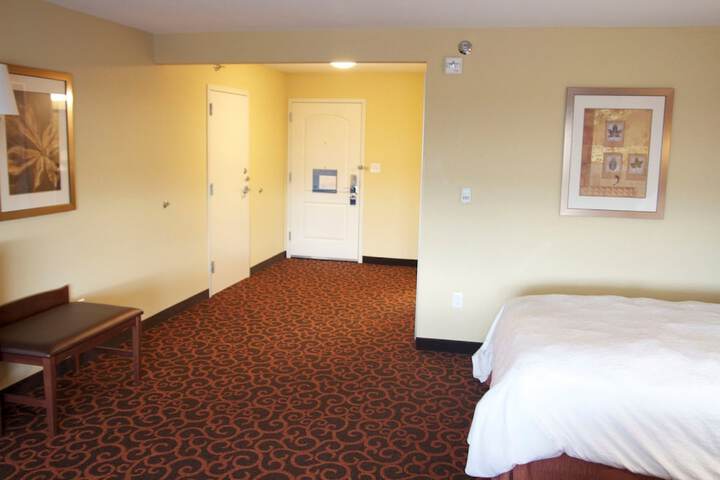 Hampton Inn & Suites Watertown