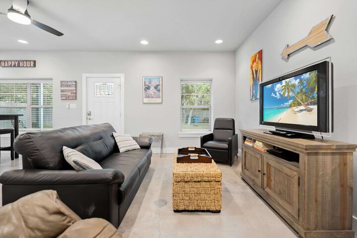 Peaceful Cottage w / Grill Mins to Lake Travis