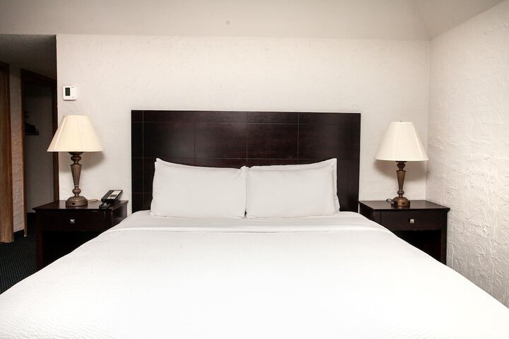 Chateau Hotel and Conference Center