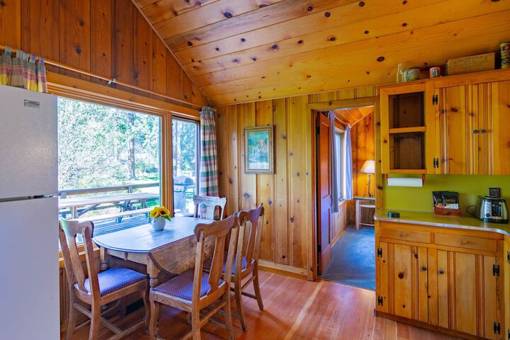 Lake Creek Lodge
