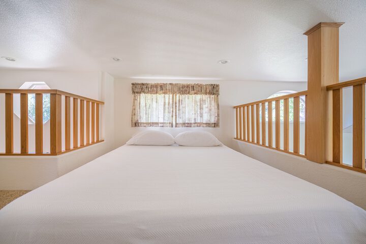 Room 27 of 76