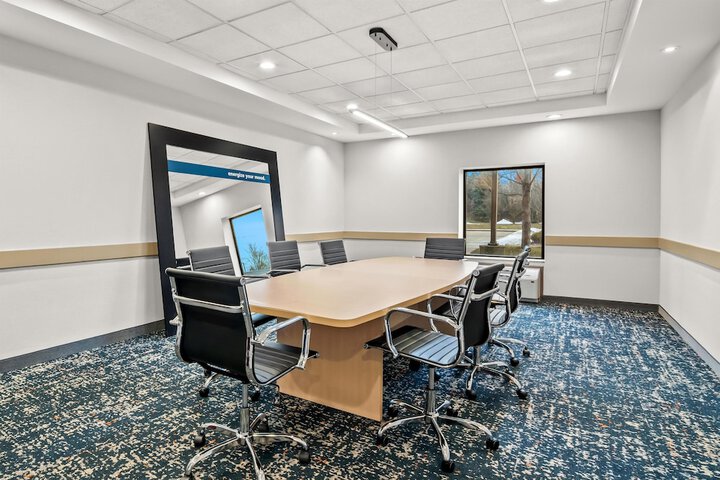 Hampton Inn & Suites Detroit-Canton