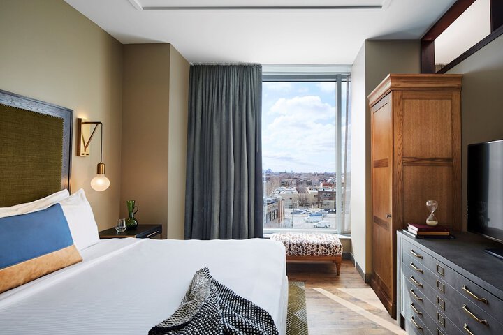 Room 34 of 62