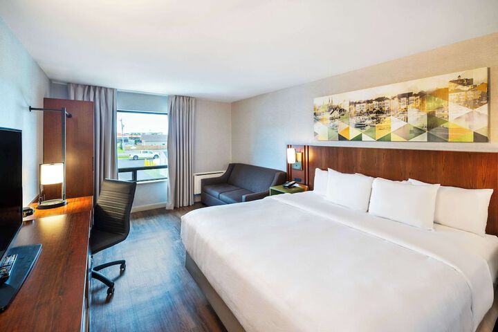 Room 32 of 68