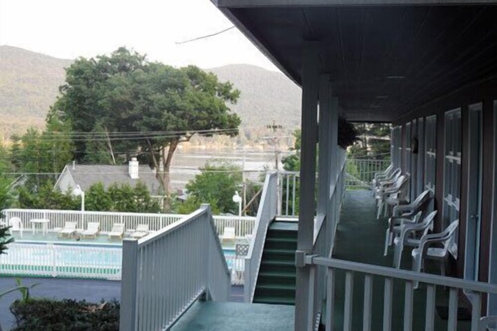 Pinebrook Motel