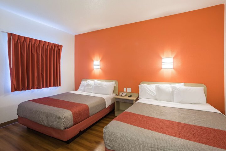 Room 13 of 34