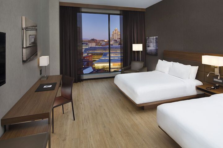 Room 21 of 37
