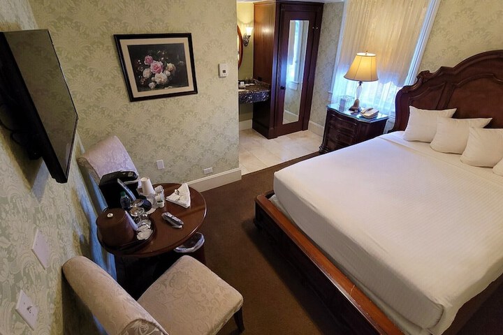 Room 47 of 104