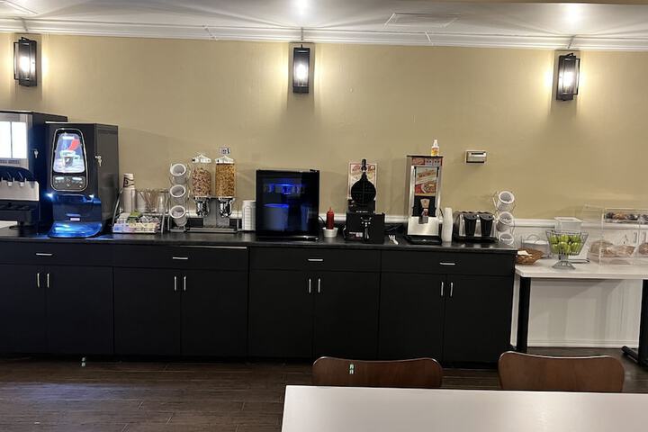 Breakfast/Coffee Service 22 of 28
