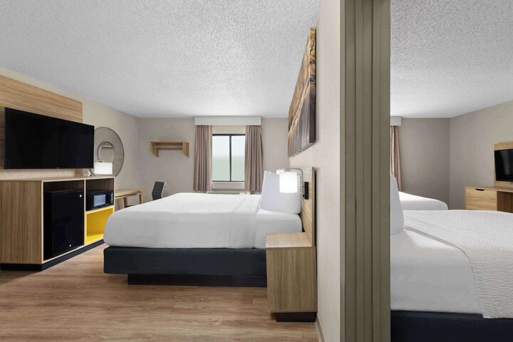 Room 9 of 23