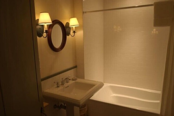 Room 46 of 67