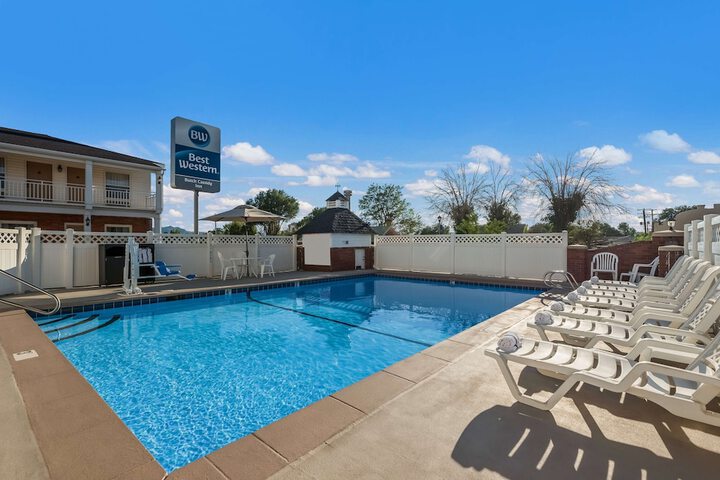 Pool 4 of 30