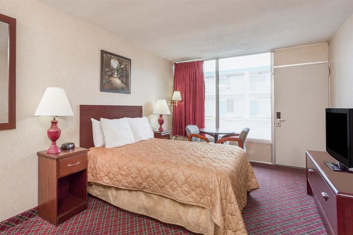 Room 12 of 16