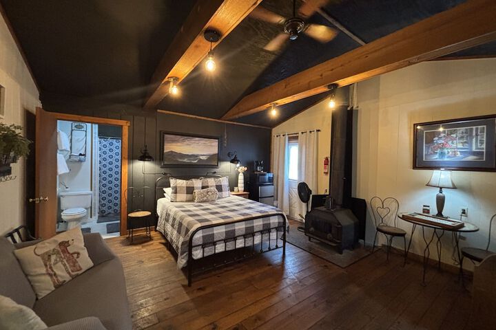 The Iris Garden Downtown Cottages and Suites