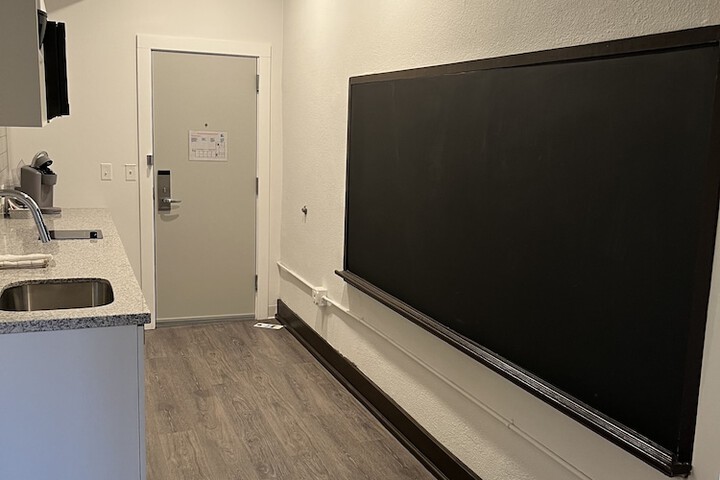 Room 13 of 44