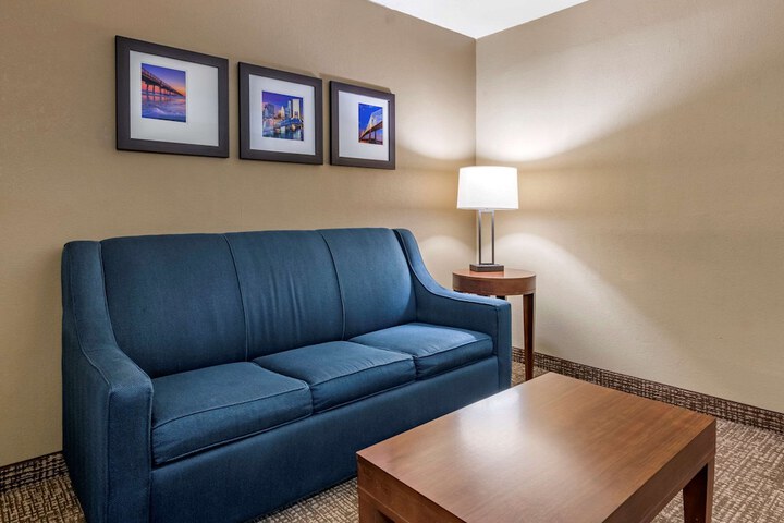 Room 27 of 38