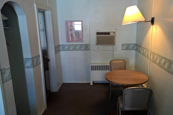 Room 7 of 16