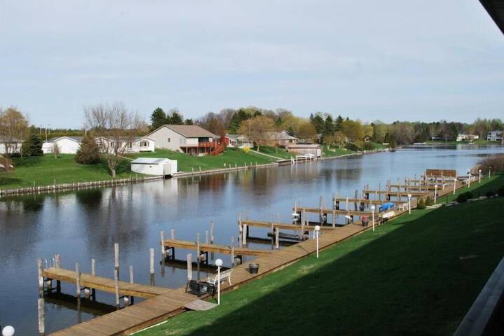 Fleetwood Inn & Suites