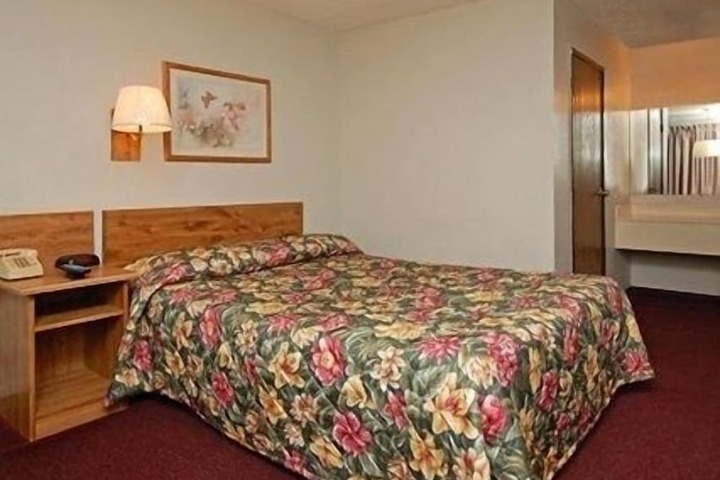 Room 28 of 34