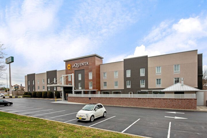 La Quinta Inn & Suites by Wyndham New Cumberland-Harrisburg