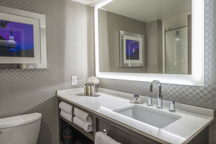 DoubleTree by Hilton Winston Salem - University